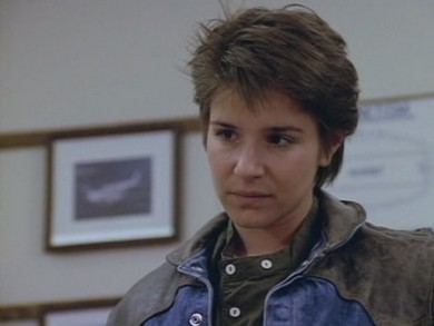 Angus MacGyver Trucs et Astuces - 1x18 Le Vilain Petit Canard - Kate Lafferty, s'identifiant � un Vilain Petit Cannard.